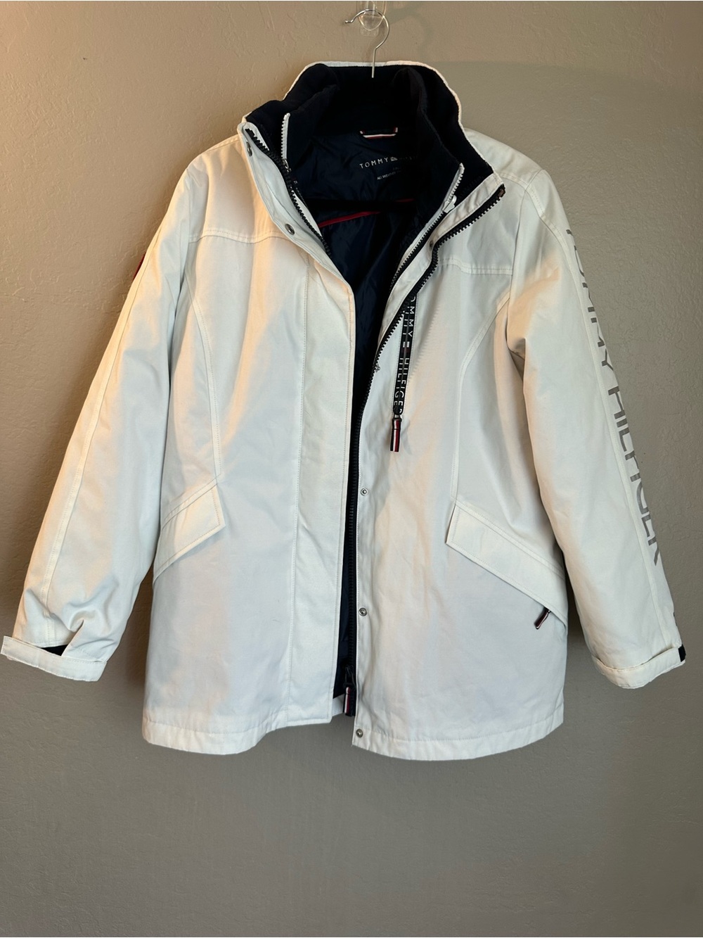 Tommy Hilfiger White Hooded Puffer Jacket with Navy Interior